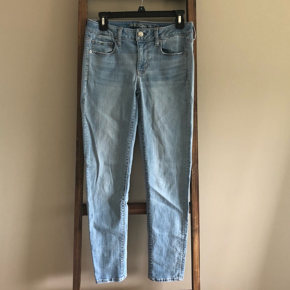 American Eagle Light Wash Skinny Jean